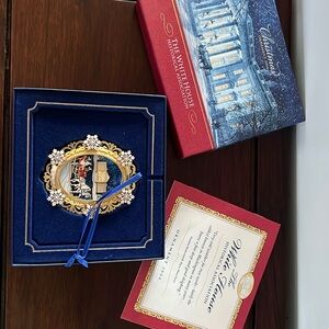2004 White House ornament. Collector’s item. Comes in original box & insert.